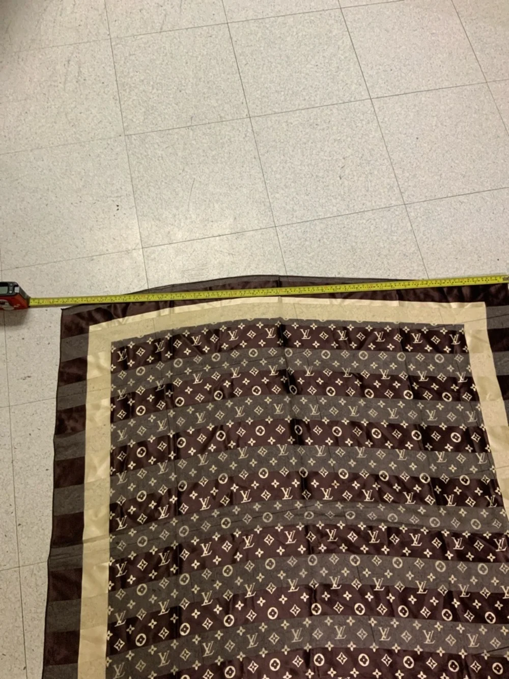 LV silk scarf.  Barely used. Dimensions 38.5”X38.5”. Reasonable offers pls. - Picture 6 of 6